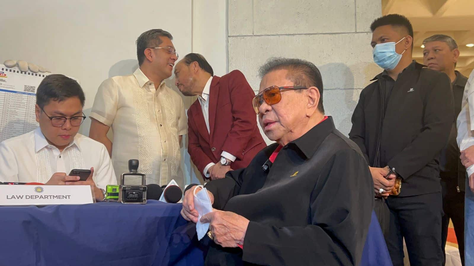Chavit Singson’s name gone in new ballots after his withdrawal — Comelec