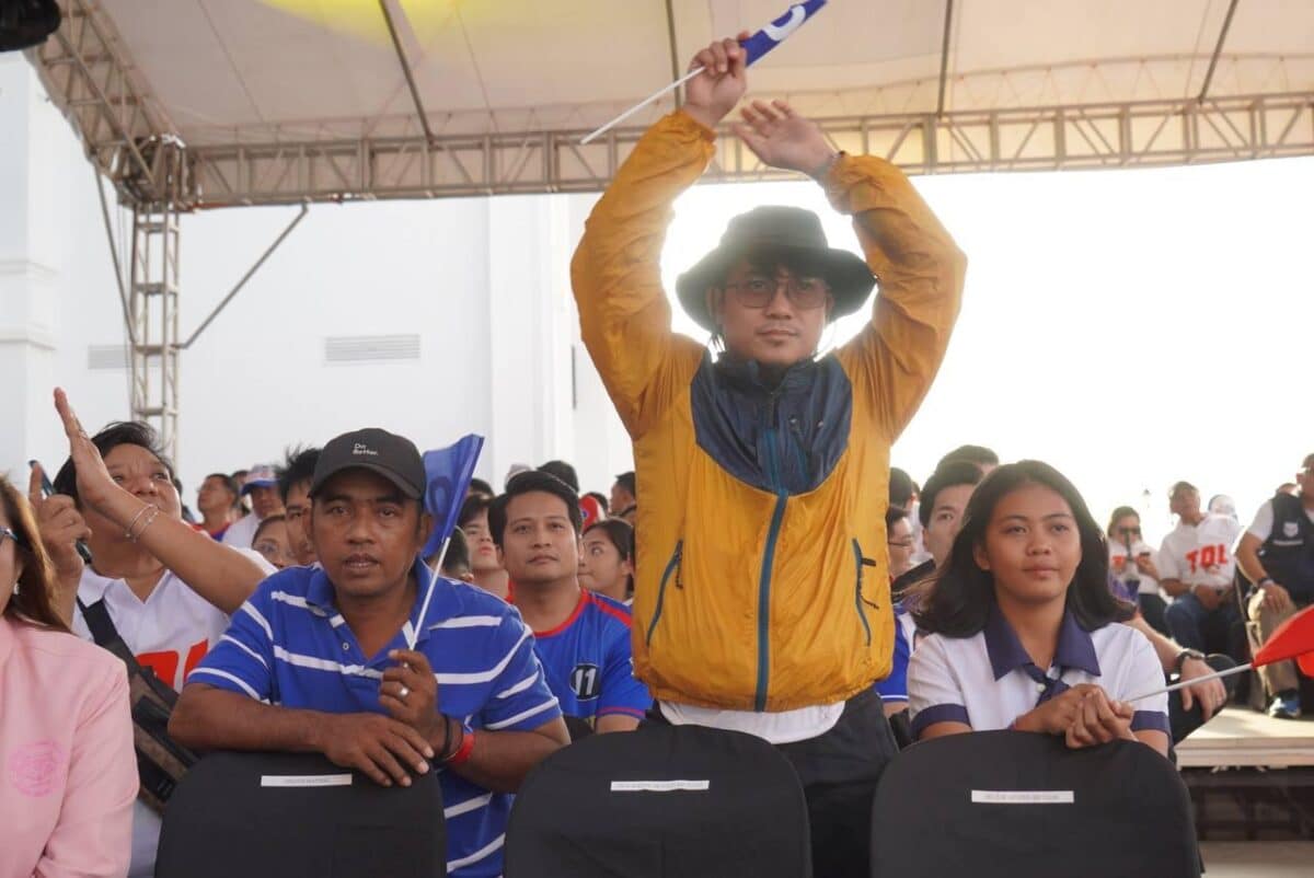  Like in his previous rally speeches, Tolentino acknowledged three personalities from the crowd. They included: Romnel Mincay, 45, a fisherman from Ternate; Rommel Guegera, 33, a motorcycle rider from Trece Martires; and student Anette Gwen Balbin, 23, from Ternate Integrated National High School.