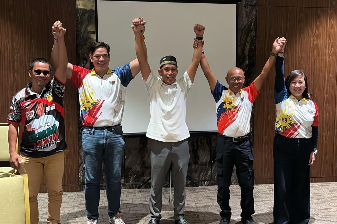 PHOTO: The Laang Kawal nominees with two of their Mindanao supporters. 