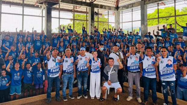 ON THE STUMP AGAIN Albuera, Leyte, mayoral candidate Kerwin Espinosa meets with supporters on Saturday, two days after an attempt on his life. —PHOTO FROM MARIEL ESPINOSA MARINAY FB PAGE