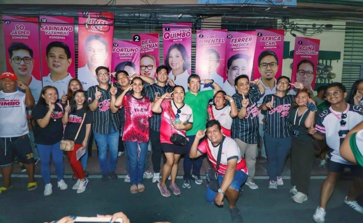 Pimentel surrounded by his Marikina supporters