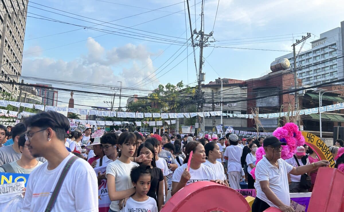 Hundreds of supporters of Makabayan senatorial candidates flocked Tomas Morato Extension in Quezon City for the coalition's national miting de avance, three days before this year's midterm elections.