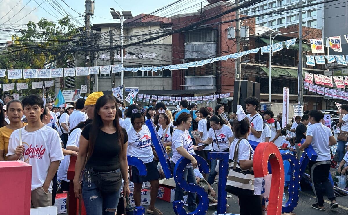 Hundreds of supporters of Makabayan senatorial candidates flocked Tomas Morato Extension in Quezon City for the coalition's national miting de avance, three days before this year's midterm elections.