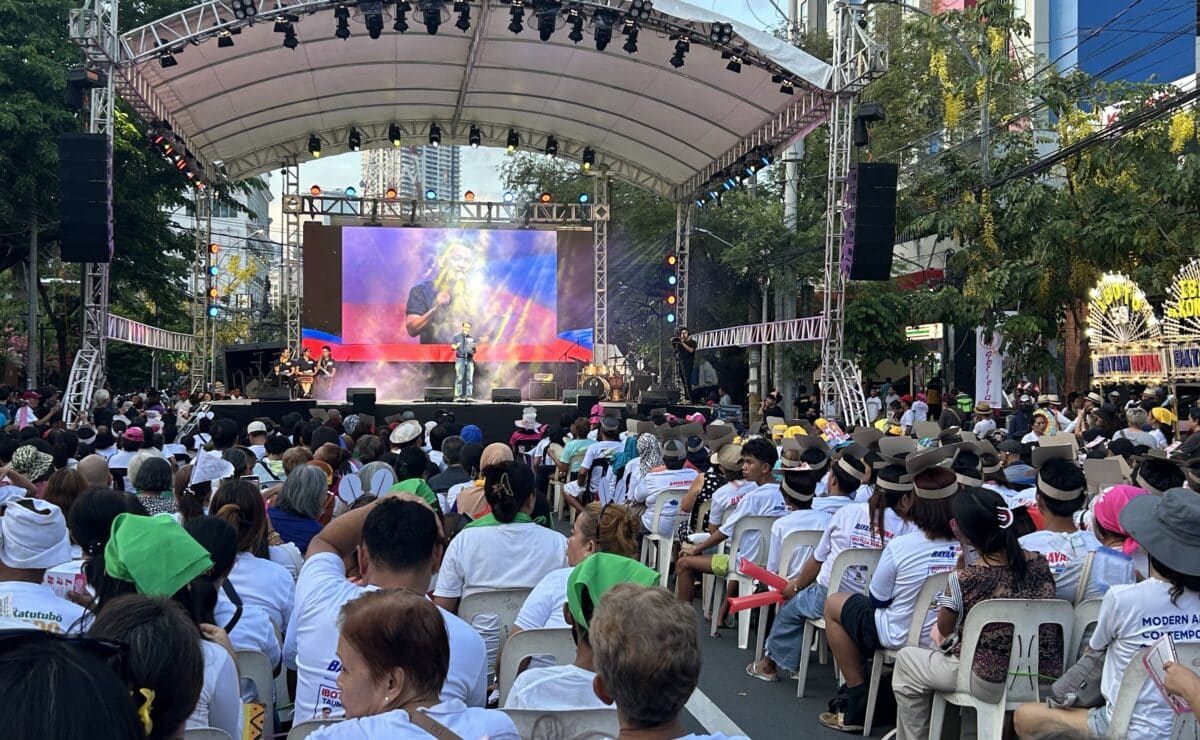 Hundreds of supporters of Makabayan senatorial candidates flocked Tomas Morato Extension in Quezon City for the coalition's national miting de avance, three days before this year's midterm elections.