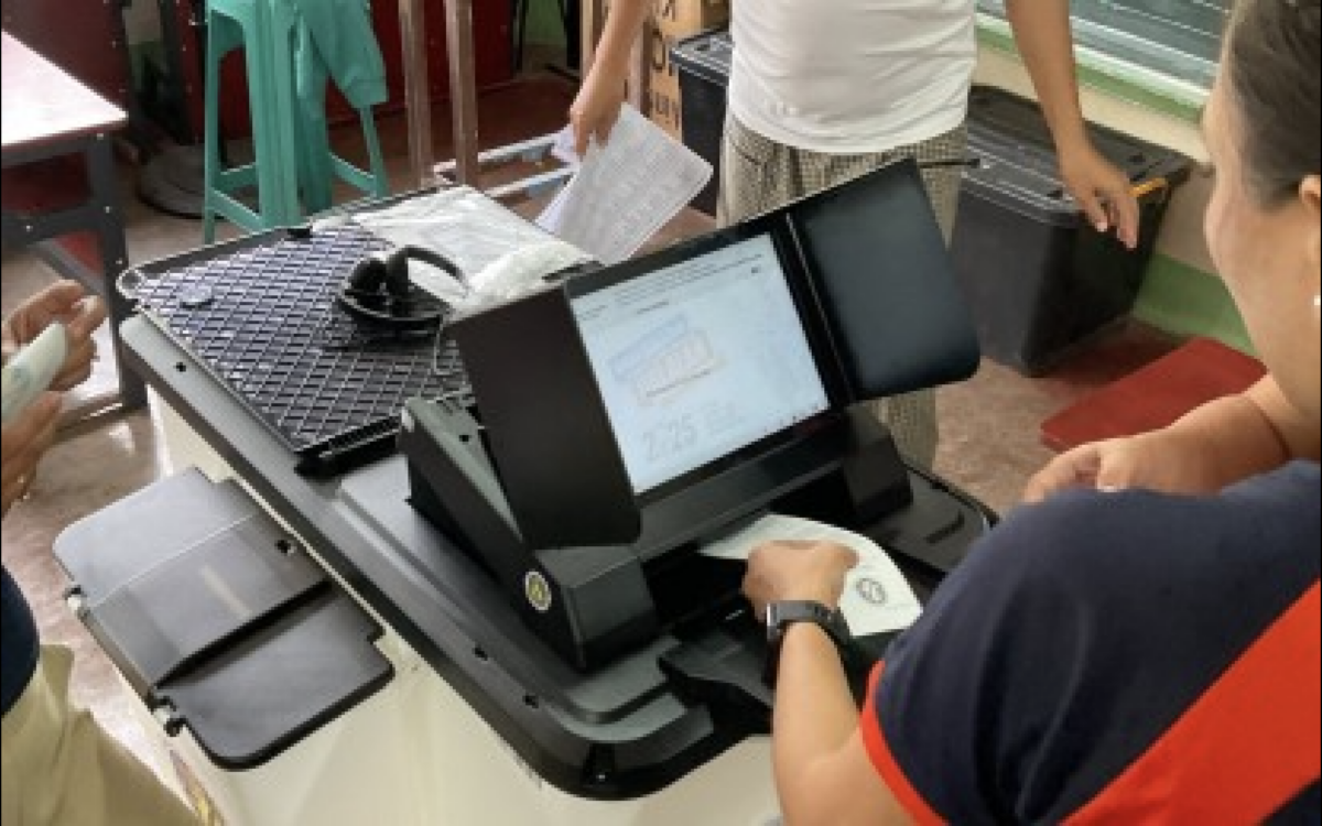 READY FOR THE POLLS. The final testing of an automated counting machine at the Rizal Central School in Tacloban City on Tuesday (May 6, 2025). At least 5,670 automated counting machines for the upcoming national and local elections in Eastern Visayas were tested and sealed. (PNA photo by Angelo Bryan Pelias, OJT)