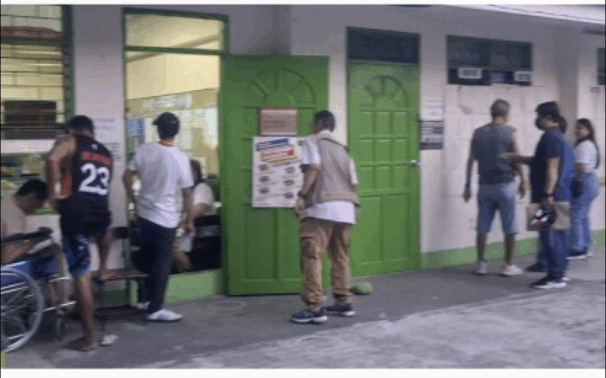 EARLY VOTERS. Persons with disabilities and senior citizens queue to cast their votes during the early voting hours from 5 a.m. to 7 a.m. on Monday (May 12, 2025) at Barangay Poblacion Malasiqui town, Pangasinan. Elderly voters and persons with disabilities (PWDs) in Pangasinan commended the Commission on Elections (Comelec) for the early voting hours, allowing them to vote comfortably. (Photo by Hilda Austria)
