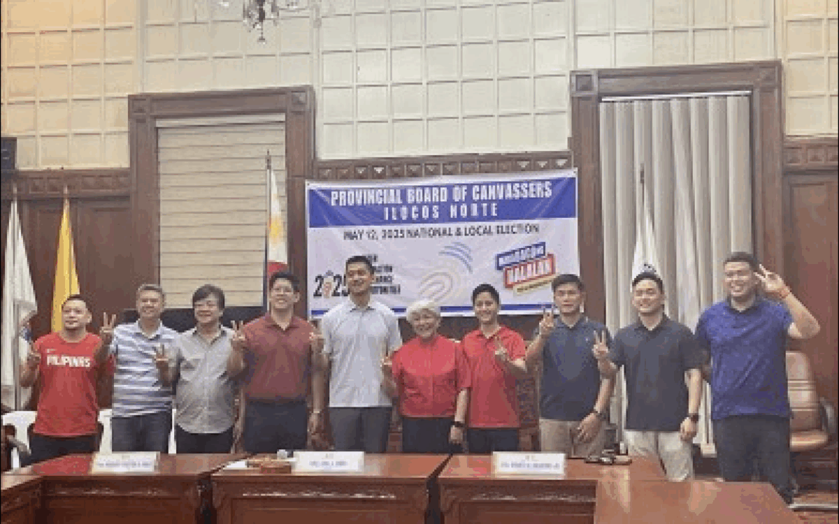 TEAM MARCOS. Winning top officials in Ilocos Norte flash the victory and peace signs following their proclamation at the Sangguniang Panlalawigan Session Hall on Tuesday (May 13, 2025). Elections in the province were dominated by allies of President Ferdinand R. Marcos Jr., ensuring direct line to Malacañang when it comes to government projects. (Photo by Leilanie Adriano)