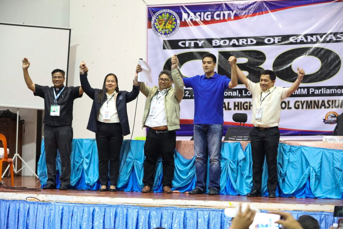 VicoSotto-PasigCity-proclamation-Comelec-13May2025 Reelectionist Vico Sotto is proclaimed as Pasig City mayor by Commission on Elections’ (Comelec) city board canvassers on May 13, 2025, Tuesday (PHOTO FROM PASIG CITY PUBLIC INFORMATION OFFICE).