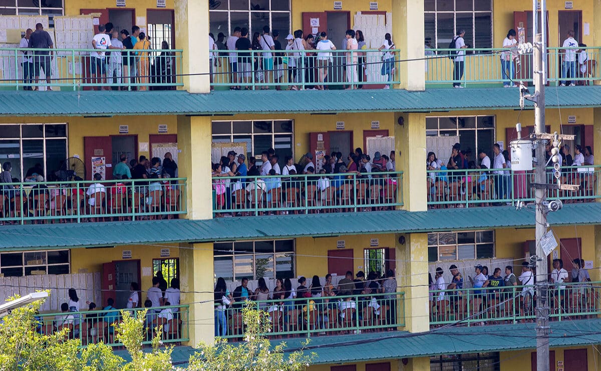 ELECTION DAY / MAY 12, 2025 Voters queue to cast their votes at Batasan Hills National High School in Quezon City on Monday, May 12, 2025. INQUIRER PHOTO / GRIG C. MONTEGRANDE