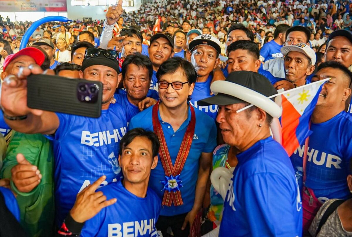 Abalos joins his supporters in Pampanga, where he received the endorsement of all Central Luzon governors.
