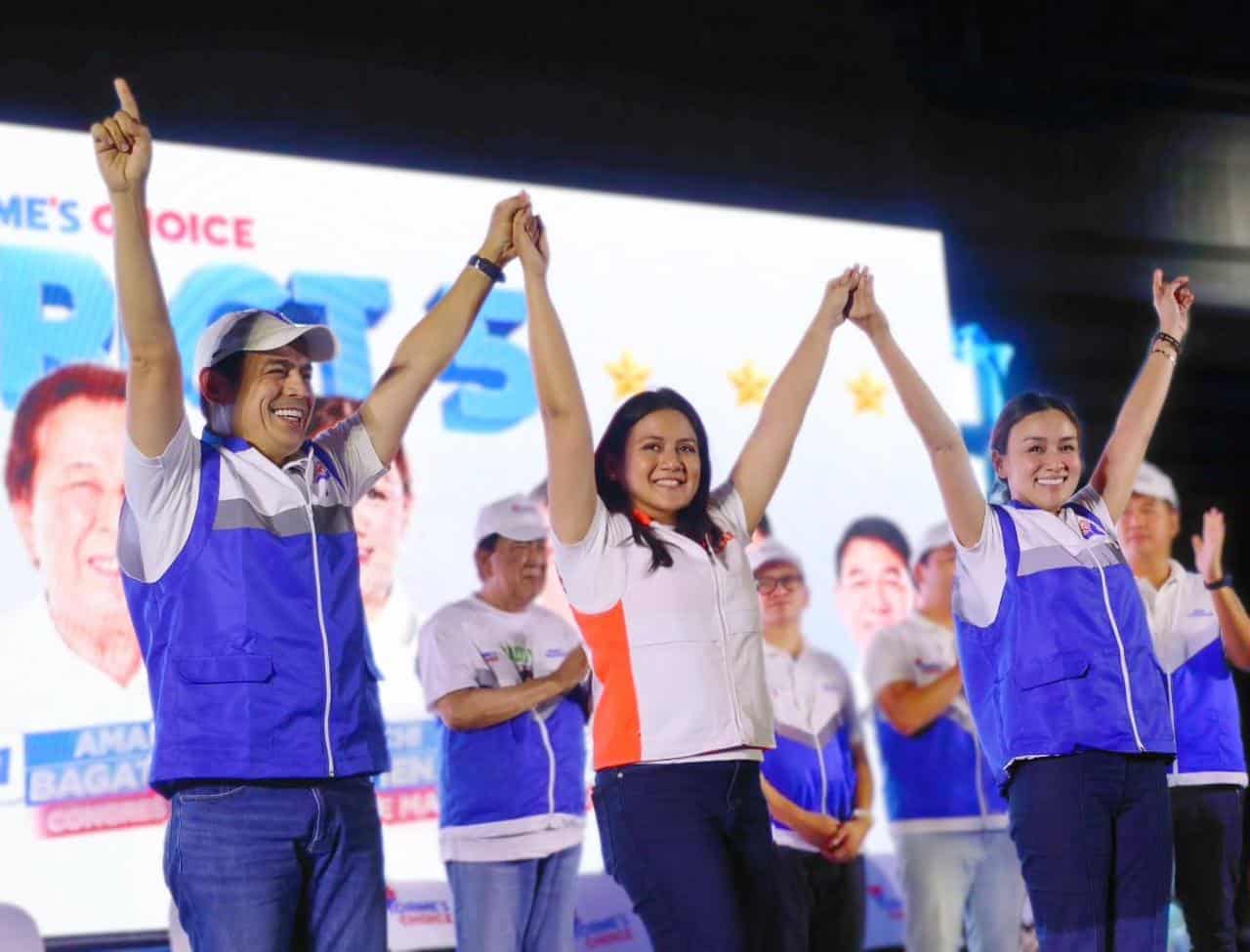 Isko Moreno raises the hand of Camille Villar.