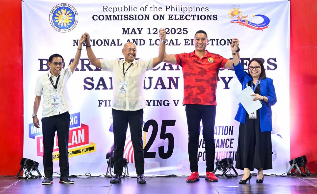 Picture of San Juan Mayor Francis Zamora being proclaimed.
