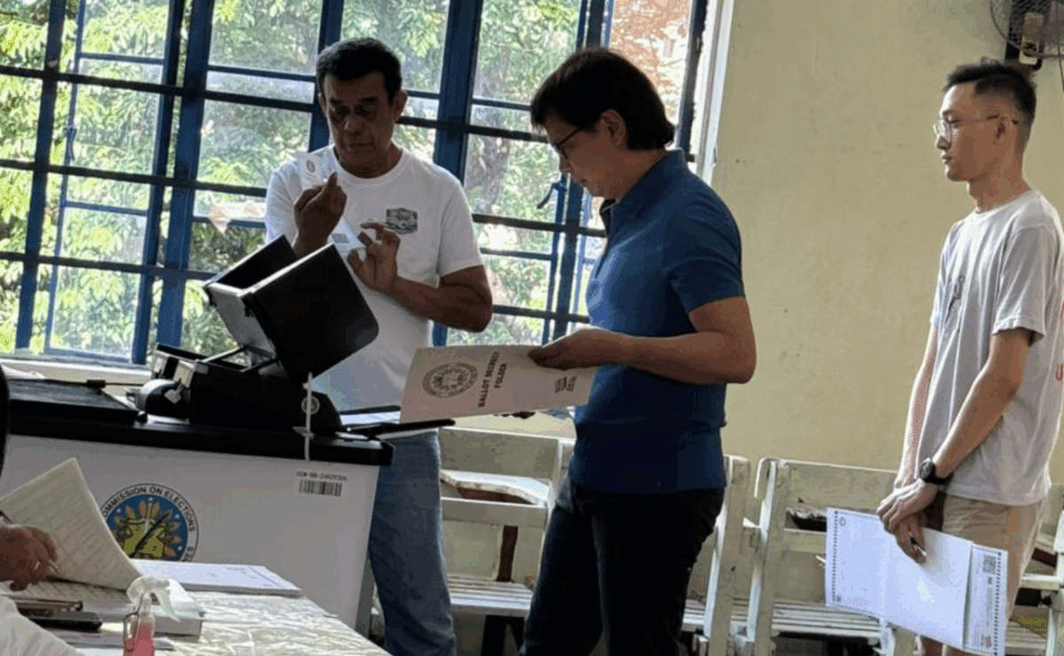 Senatorial candidate Benhur Abalos and his wife, Mandaluyong Vice Mayor Menchie Abalos, cast their vote at Highway Hills Integrated School in Mandaluyong City on May 12, 2025. The former interior secretary is running under the banner of the Alyansa Para sa Bagong Pilipinas while his wife is running for mayor unopposed.