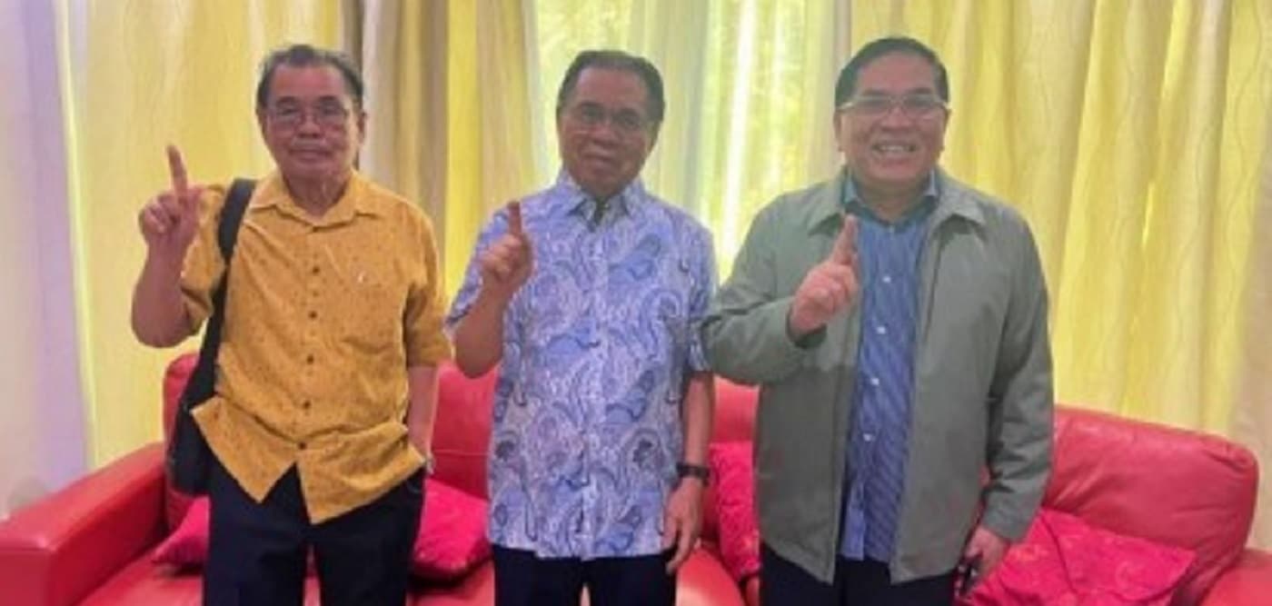 LEADERS' SUMMIT. BARMM Chief Minister Abdulraof Macacua (right), MILF chair Ahod "Murad" Ebrahim (center), and Education Minister Mohagher Iqbal meet at Camp Darapanan on May 5 to coordinate election preparations. The leaders vowed unified support for peaceful polls.
