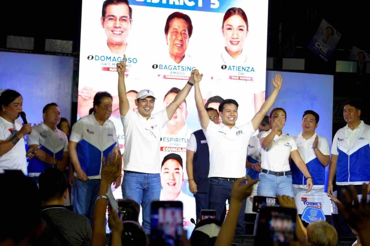 Isko Moreno Raises the hand of FPJ Panday Bayanihan Partylist’s First Nominee Brian Poe at Manila Rally