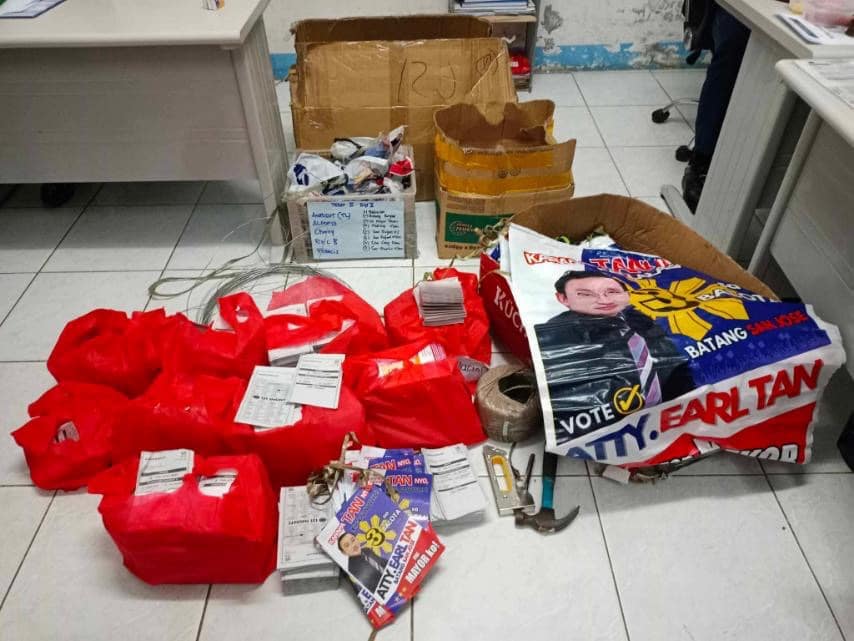 Materials allegedly recovered from the van (Photo from the Police Regional Office 3)
