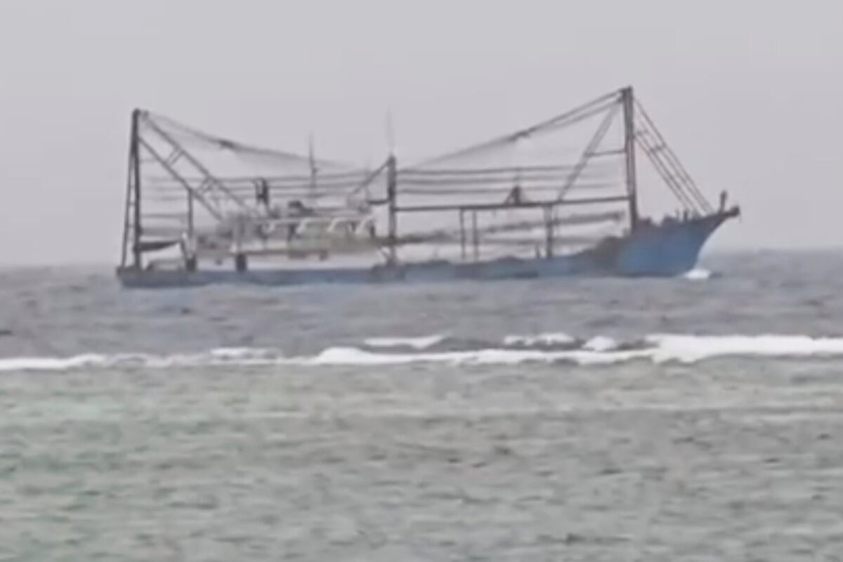 West Philippine Sea: Chinese ship runs aground off Pag-asa island