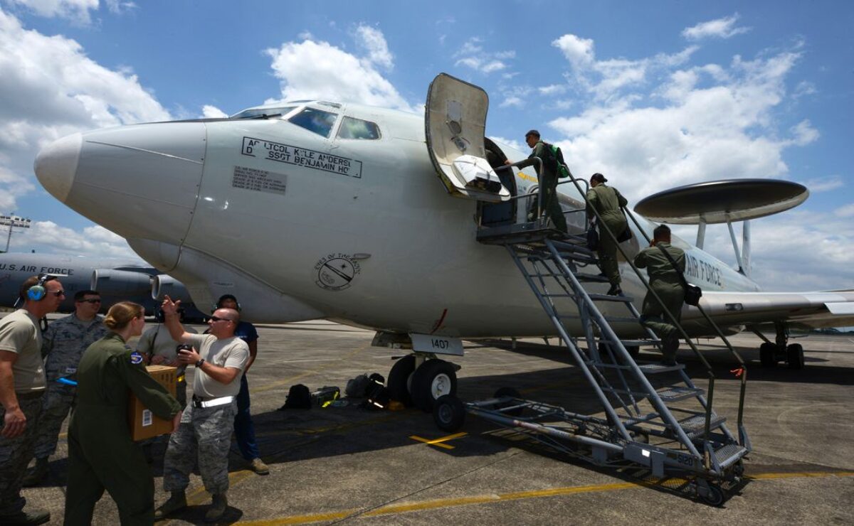 E-3B Sentry, an airborne warning and control system of the U.S. Air Force’s 961st Airborne Air Control Squadron, used during 2015 Balikatan exercises in May 2015. (U.S. Air Force photo by Staff Sgt. Maeson L. Elleman)