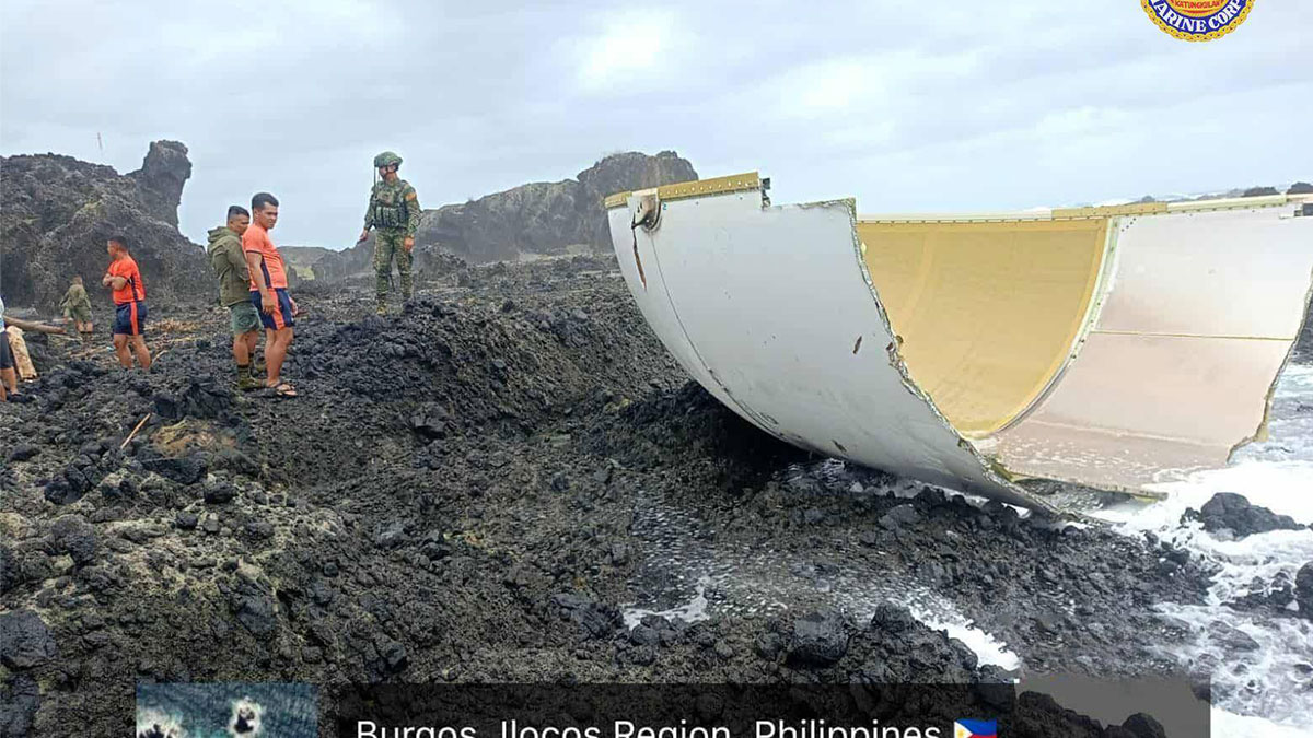 ON THE ROCKS Philippine Marine and Coast Guard personnel survey on Nov. 11 this large fragment believed to be from a launched Chinese rocket discovered along the shore of a remote subvillage of Pagali, Burgos, Ilocos Norte on Nov. 9. —PHILIPPINE MARINE CORPS’ FACEBOOK PHOTO