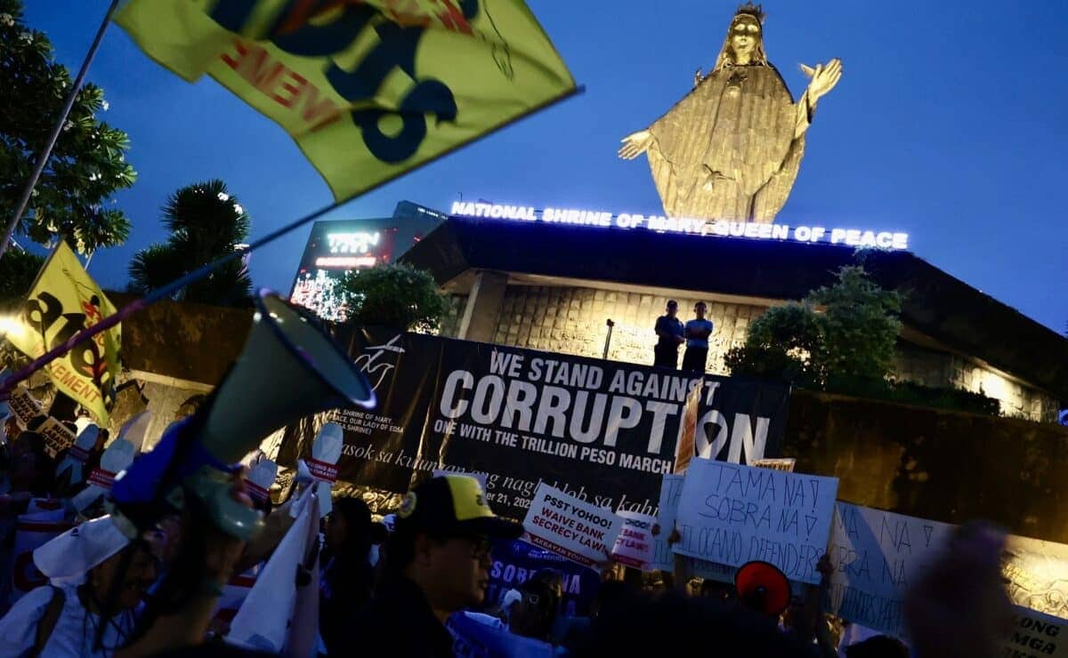PHOTO: Trillion Peso March at Edsa Shrine in October 2025
