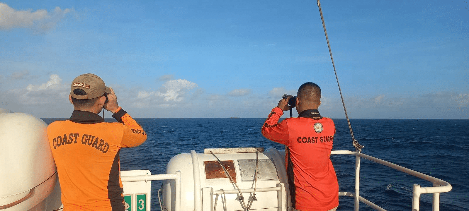 PCG searches for 4 missing Filipino crew members of cargo vessel
