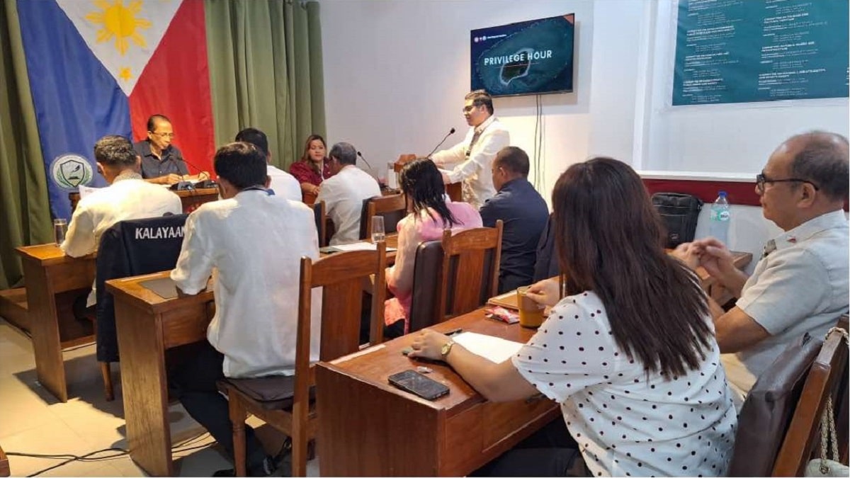 Kalayaan execs want senator&rsquo;s &lsquo;give up&rsquo; remarks expunged