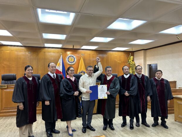 Comelec proclaims new representative of 1Tahanan party-list