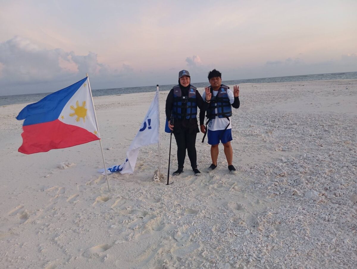 WPS: Atin Ito plants PH flag on Pag-asa Cay 2 amid Chinese presence